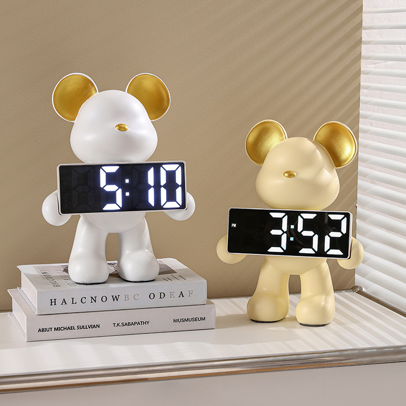 ساعة دب إسكندنافية إبداعية من  - مراجعة Led Desk Clock وسعره